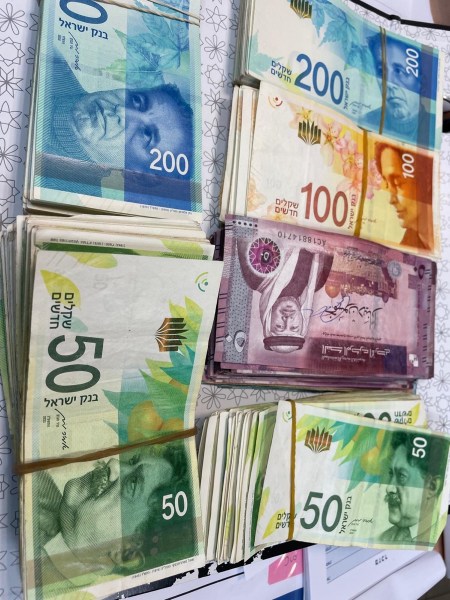 الشرطة تعتقل 3 مشتبهين من رهط في قضية “الخاوة” في منطقة عِدان هنيغِف