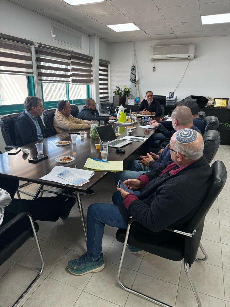 بدء العمل على مدّ شبكة الألياف الضوئية ( الإنترنت السريع ) في المدينة بالتعاون مع شركة “بيزك”