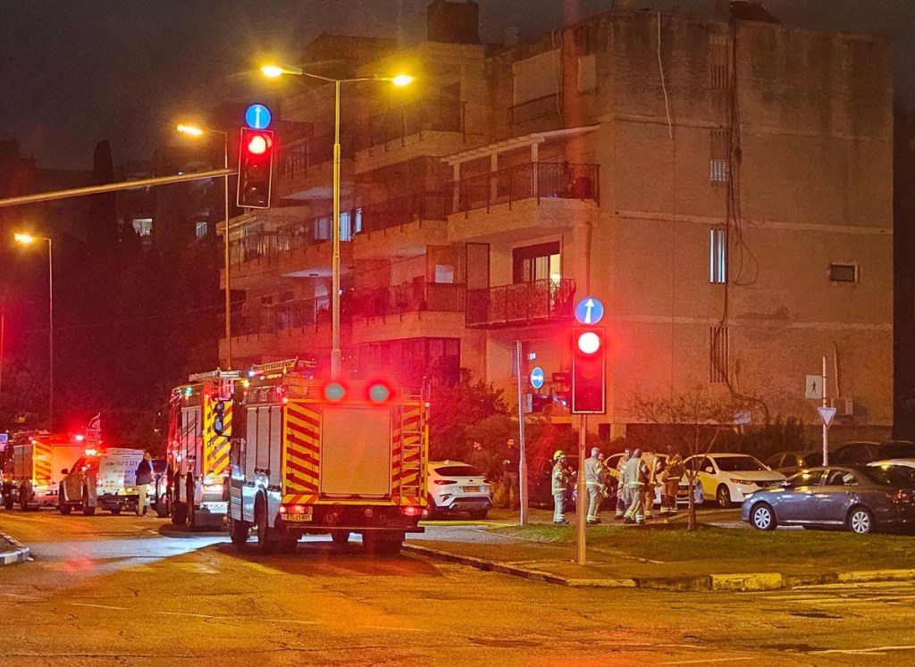 حريق في شقة سكنية بحيفا يؤدي إلى إصابة شخص وأضرار كبيرة