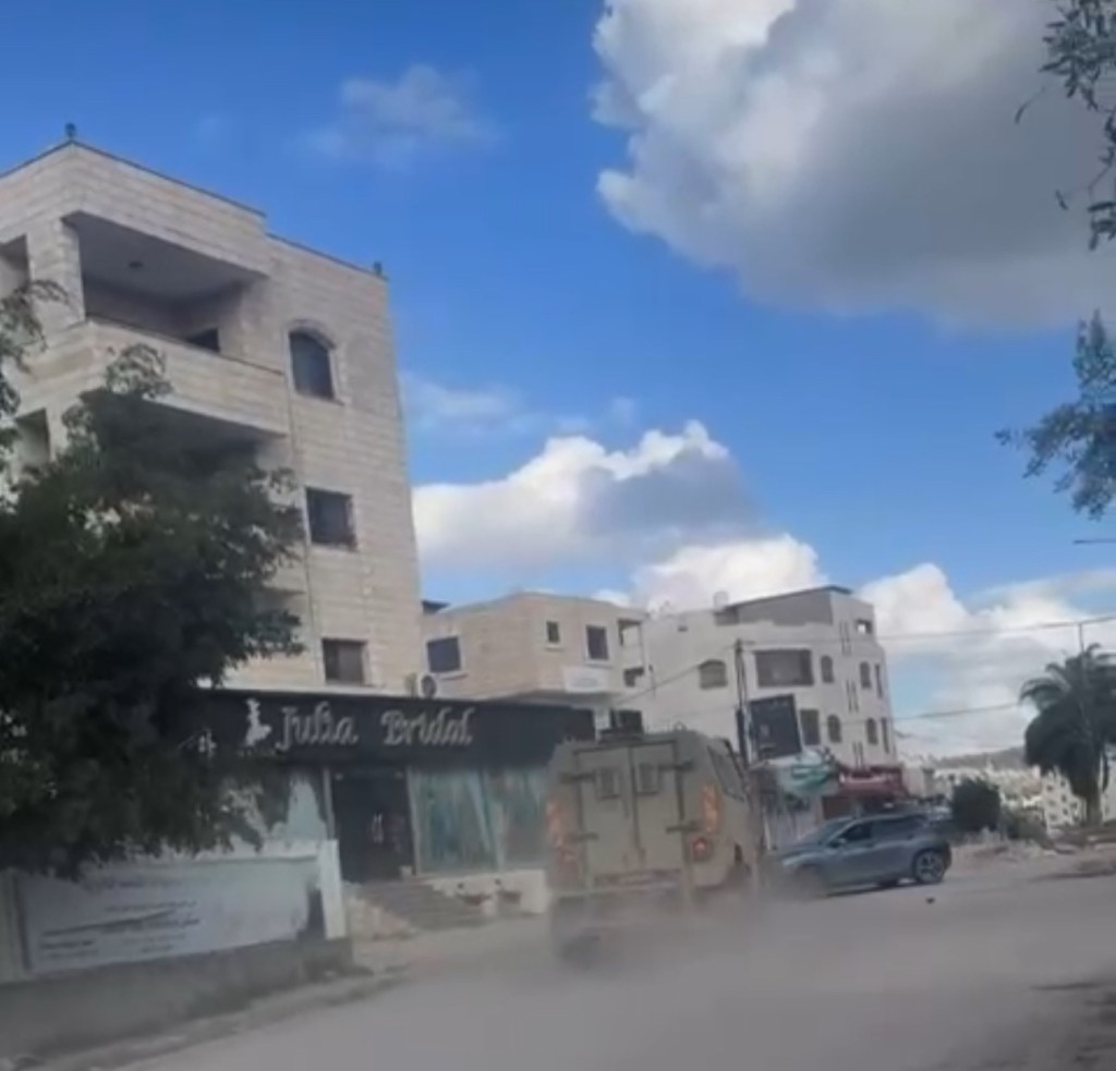 فيديو : حادث طرق يشارك فيه عناصر من الجيش الإسرائيلي في طولكرم