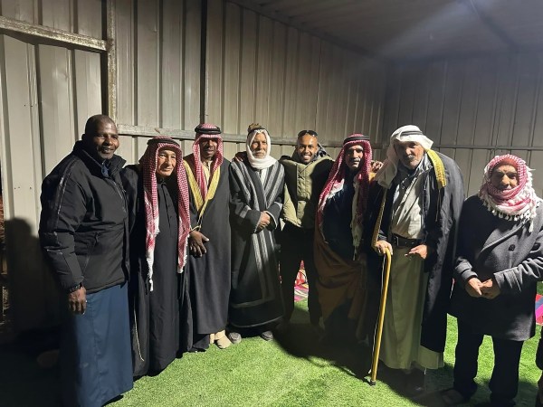 صور: إنهاء الخلاف بين عائلتي أبو عويمر وأبو مديغم من جهة، وعائلة المراجين من عشيرة العزازمة