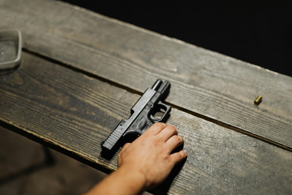 إصابة متوسطة لشاب في رهط إثر حادثة عنف