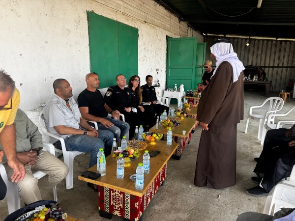 قائد شرطة النقب يلتقي وجهاء من المجتمع البدوي بمناسبة عيد الأضحى: رسالة وحدة، شراكة وأمن
