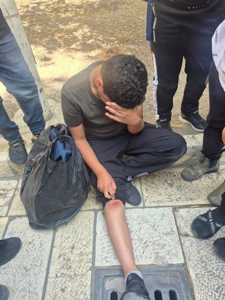 صور: اعتداءات عناصر شرطة خلال زيارة طلاب من النقب للمسجد الأقصى تثير موجة استنكار