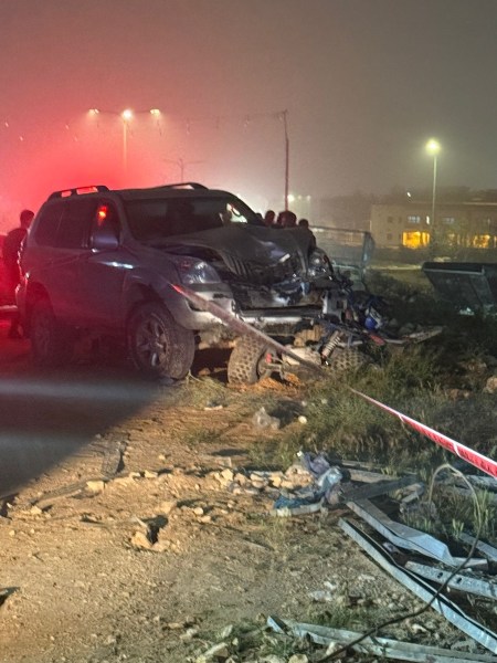 إصابة شاب بجروح خطيرة في حادث تصادم بين مركبة ومركبة رباعية الدفع في شجاع سلام