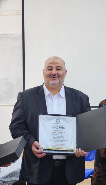 النائب منصور عباس رئيس الموحدة يهنئ يوسف جبارين بانتخابه رئيساً لقائمة الجبهة للكنيست