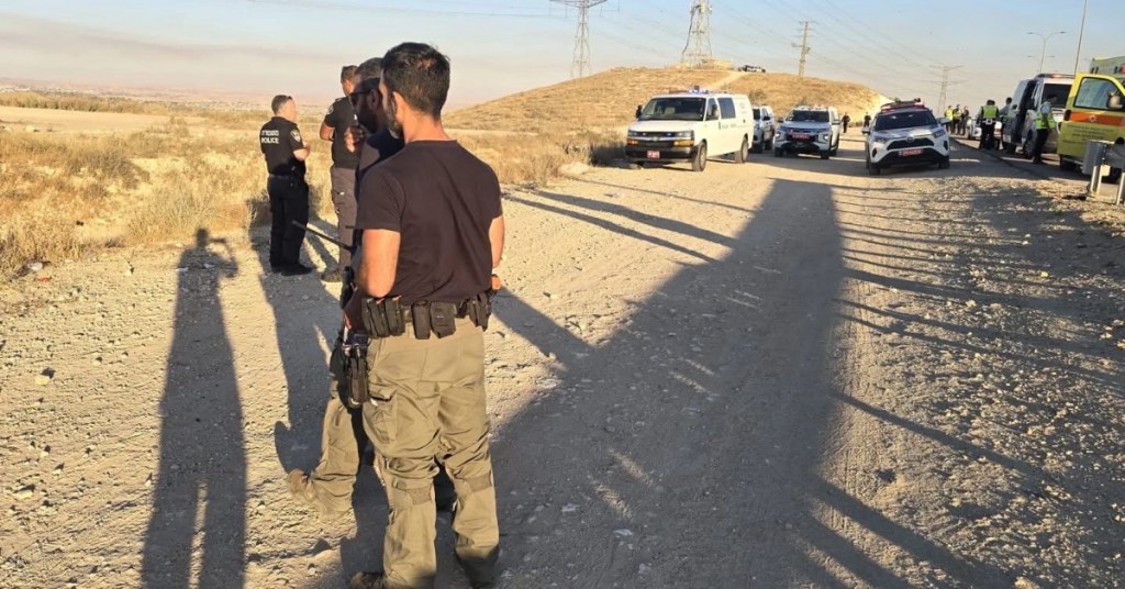 مقتل شخصين بانفجار سيارة في النقب ناجم عن عبوة ناسفة