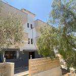 بيت للبيع مكون من طابقين موجود في السموع مساحه كل طابق ١٥٠ متر على دنم ارض لتواصل على الارقام التاليه ٠٥٩٨٦١٤٩٤٥ ٠٥٢٣٣٧٣٠٥٠ يدعم واتس اب
