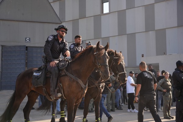 الشرطة: احتجاز 7 مشجعين بشبهة الإخلال بالنظام وشجار عقب مباراة في بئر السبع