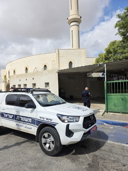 الشرطة الإسرائيلية تسجل محضري ضوضاء بمساجد حورة وتل السبع مؤخراً وسكان يربطونها بخطط بن غفير