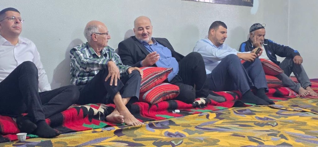 عائلة أبو ربيعة تعلن دعمها للقائمة العربية الموحدة من بيت أول عضو كنيست من النقب